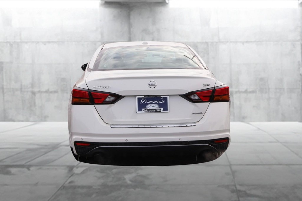 Nissan Altima Vehicle Image 06