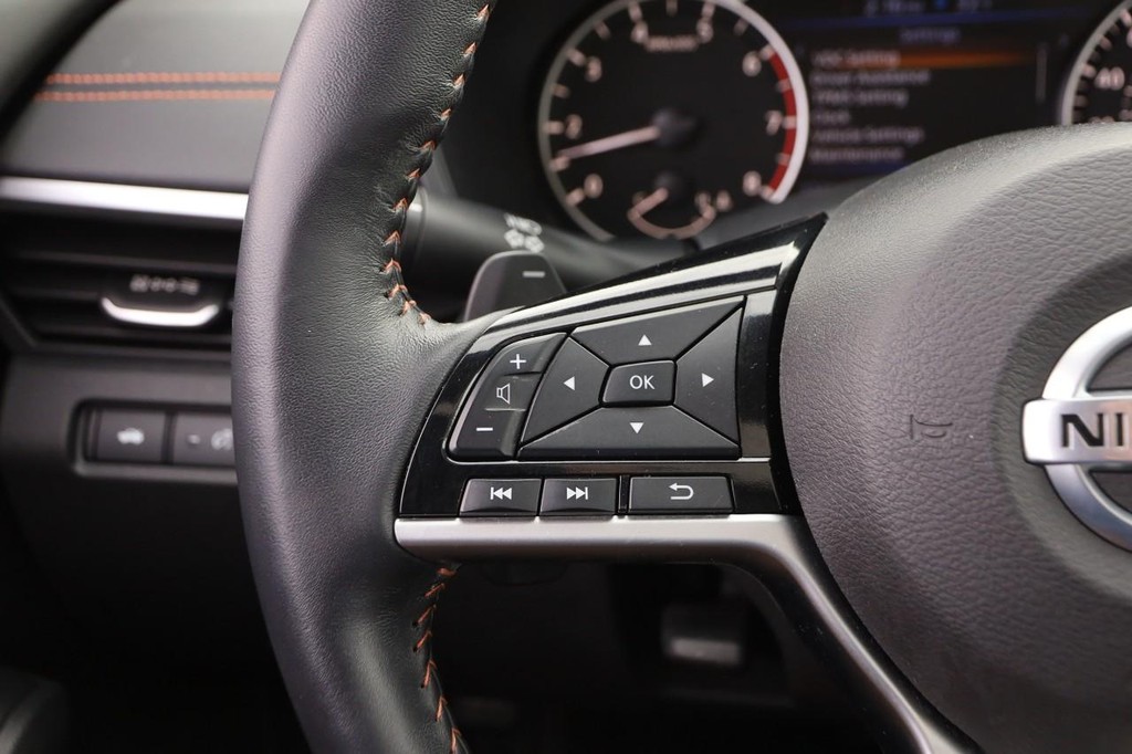 Nissan Altima Vehicle Image 11