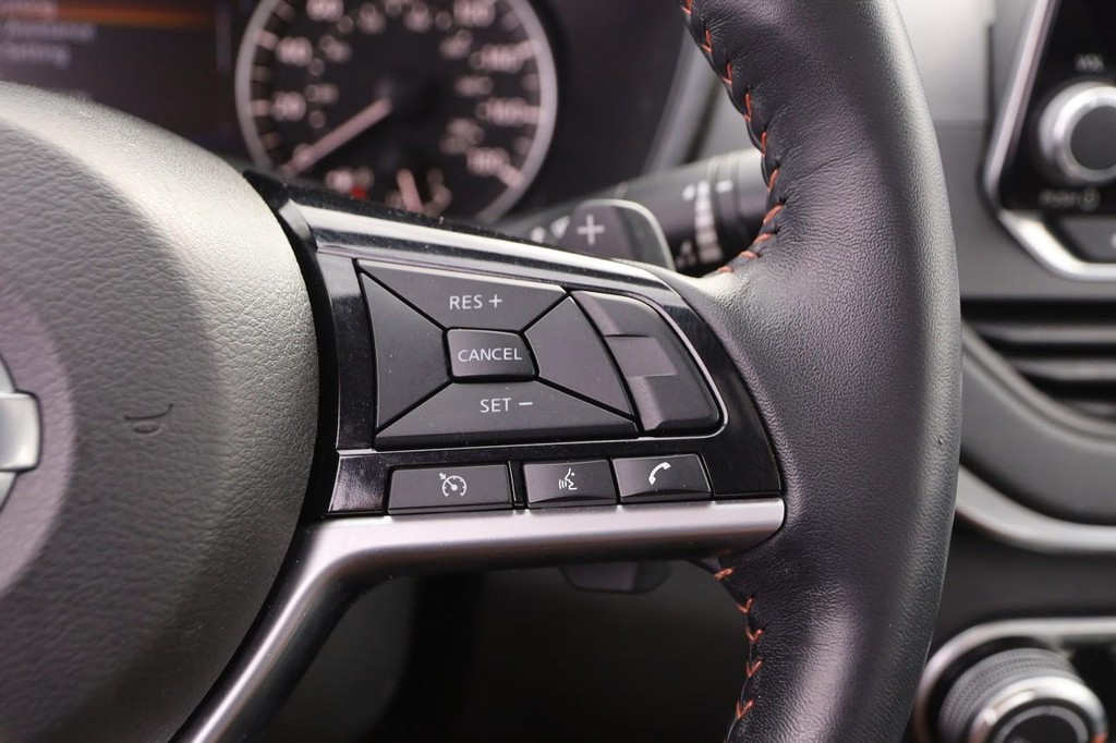 Nissan Altima Vehicle Image 12