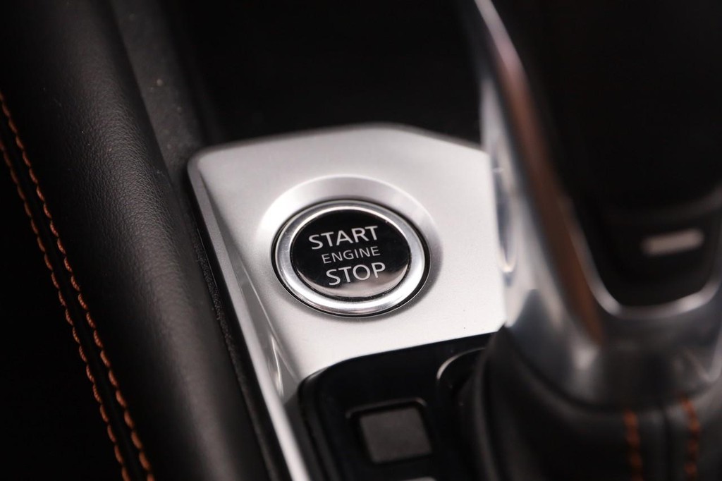 Nissan Altima Vehicle Image 14