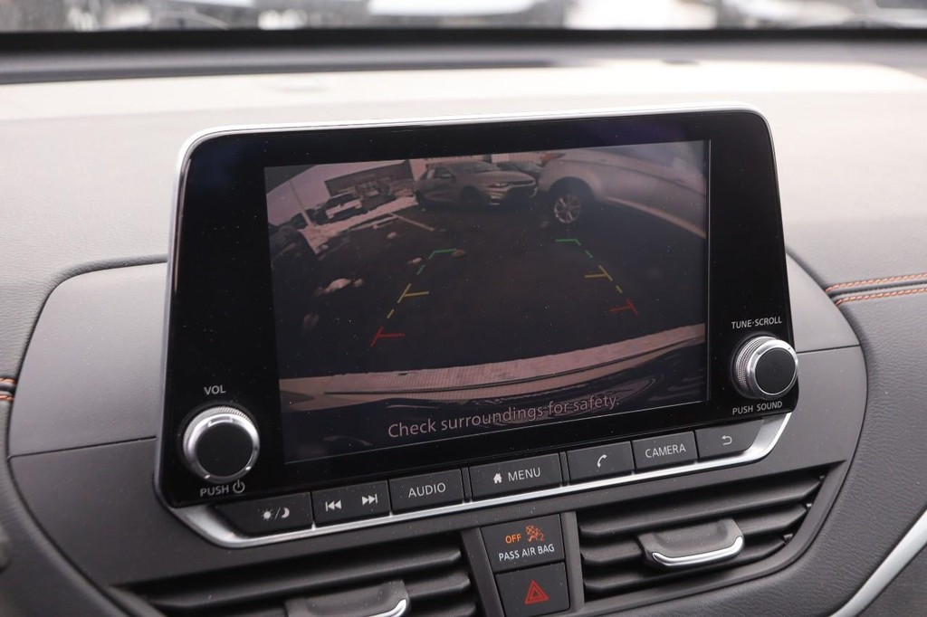 Nissan Altima Vehicle Image 16