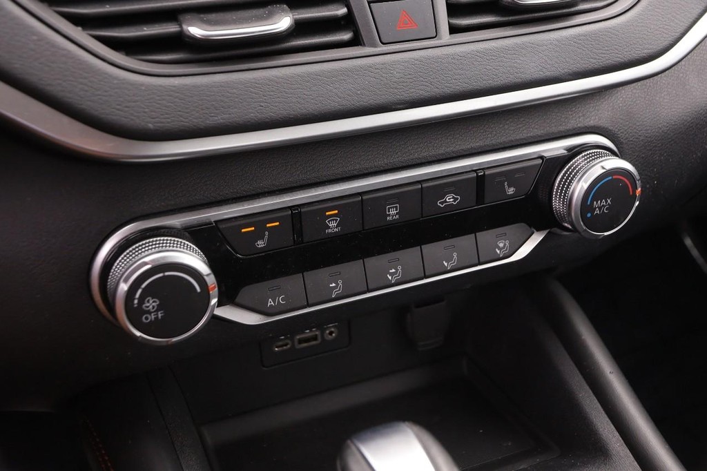 Nissan Altima Vehicle Image 17