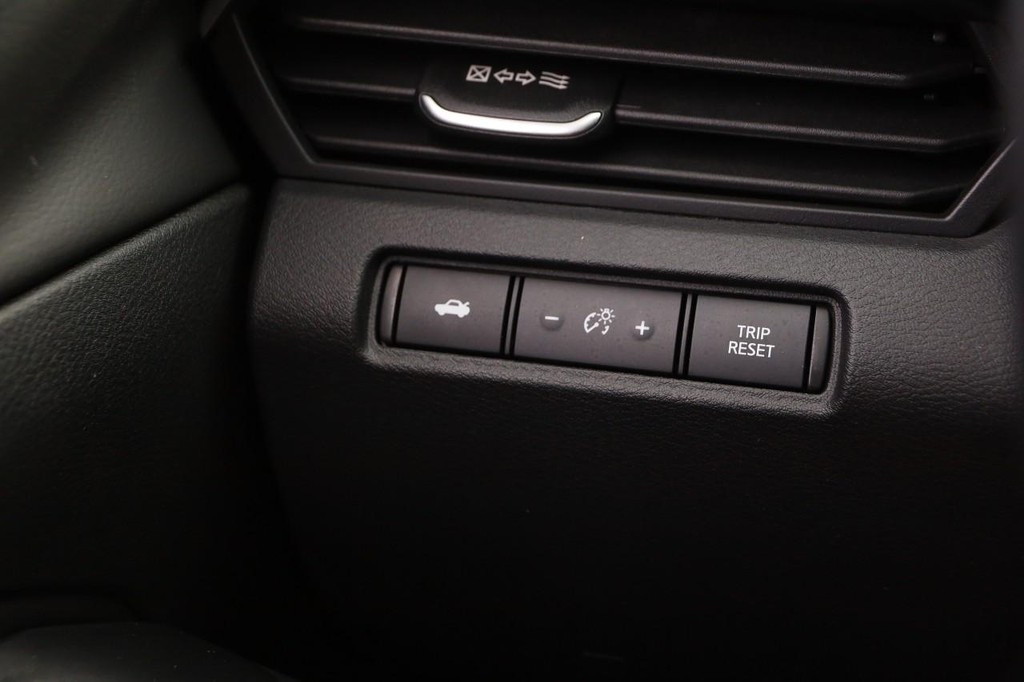 Nissan Altima Vehicle Image 18