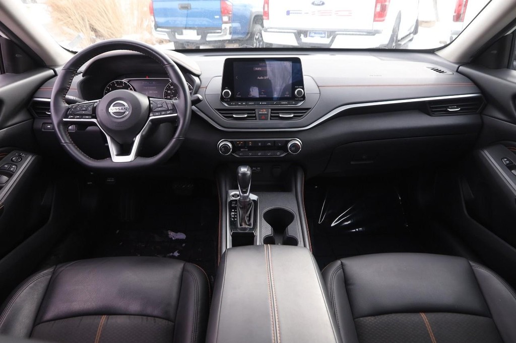Nissan Altima Vehicle Image 19