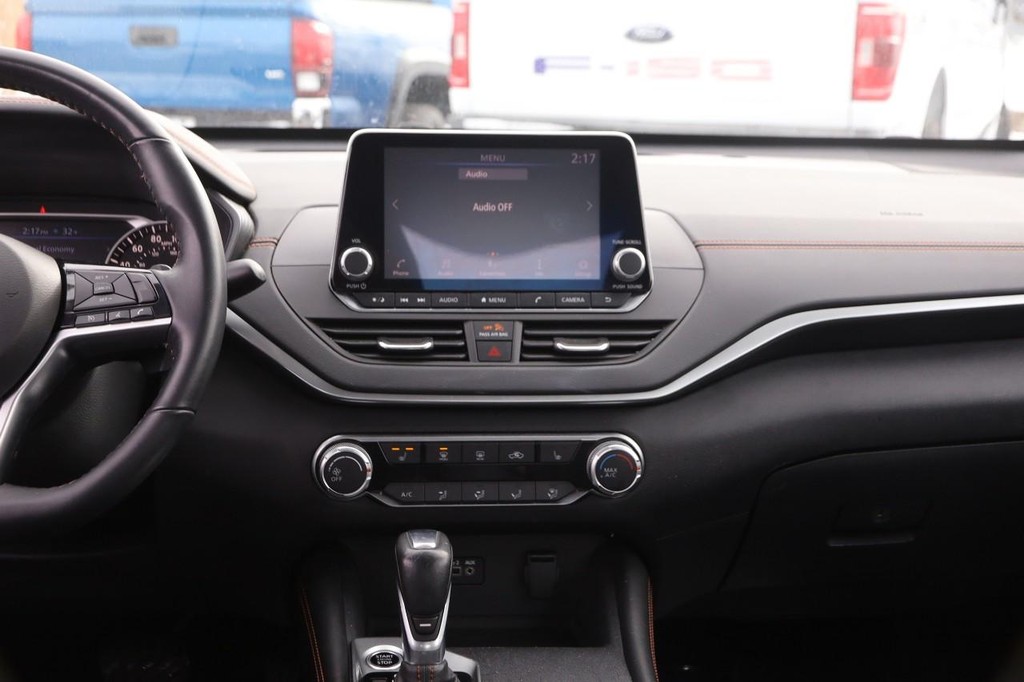 Nissan Altima Vehicle Image 22