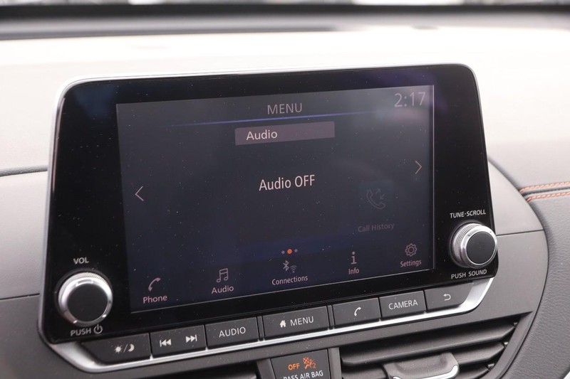 Nissan Altima Vehicle Full-screen Gallery Image 15