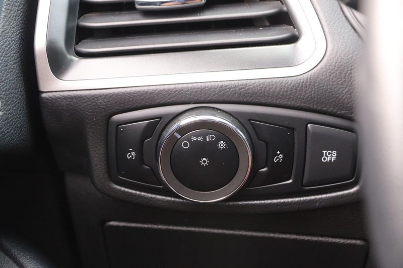 Ford Edge Vehicle Image 18