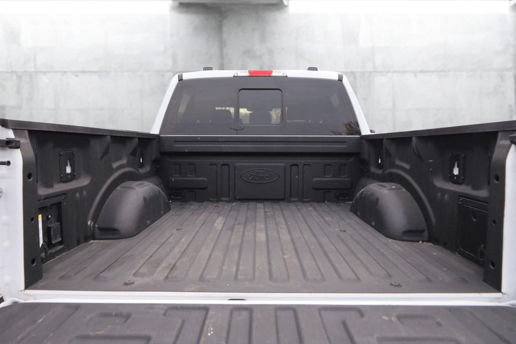 Ford F-150 Vehicle Full-screen Gallery Image 7