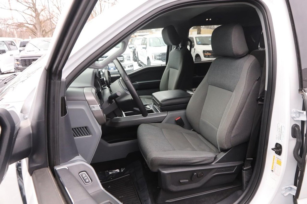 Ford F-150 Vehicle Full-screen Gallery Image 8