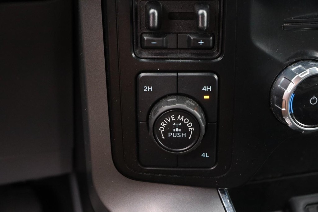 Ford F-150 Vehicle Full-screen Gallery Image 18