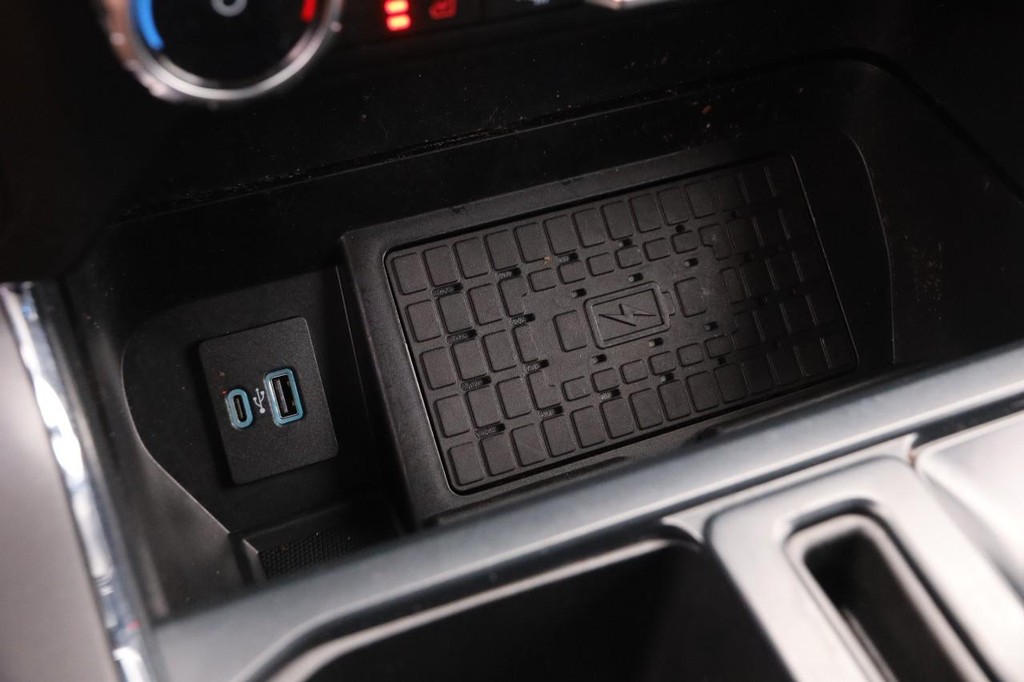 Ford F-150 Vehicle Full-screen Gallery Image 19