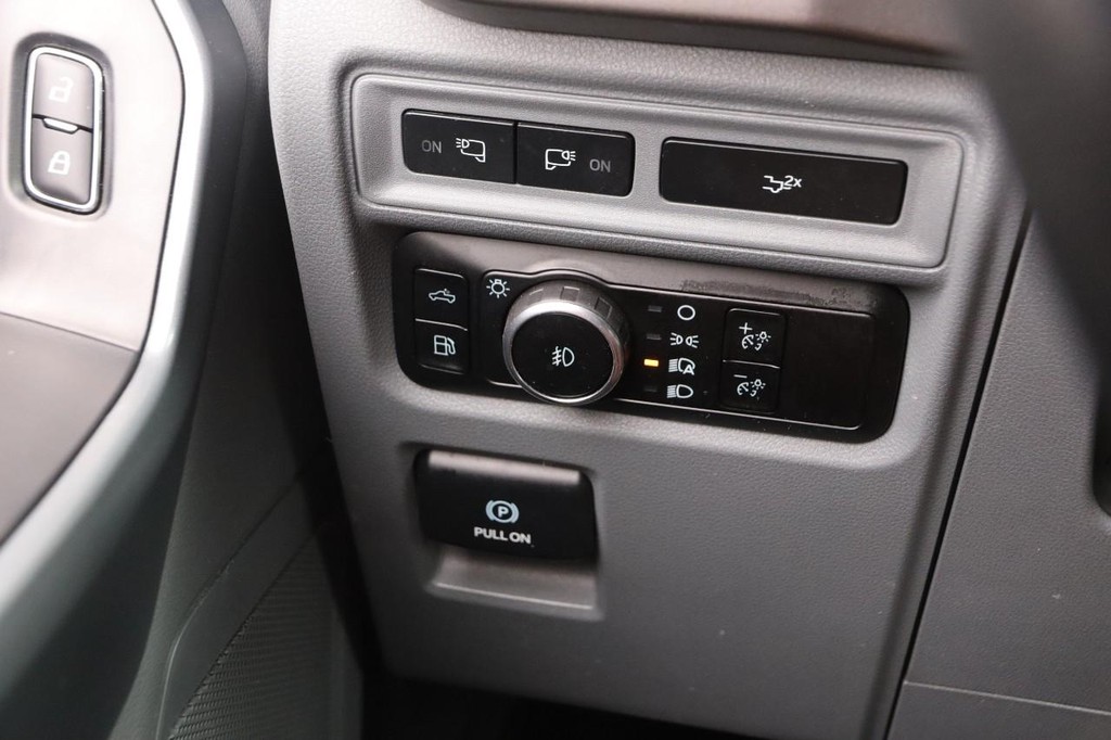 Ford F-150 Vehicle Full-screen Gallery Image 20