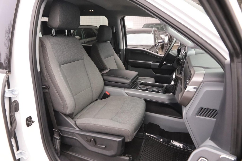 Ford F-150 Vehicle Full-screen Gallery Image 26