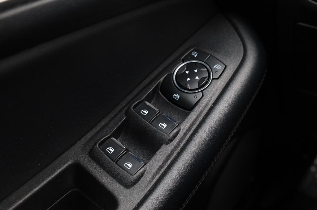 Ford Edge Vehicle Image 17