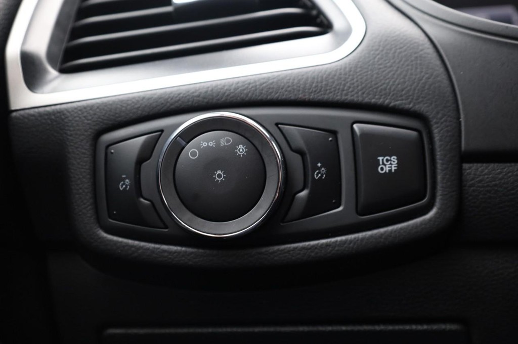 Ford Edge Vehicle Image 18