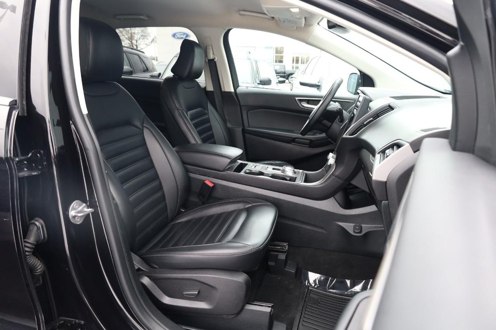 Ford Edge Vehicle Image 24