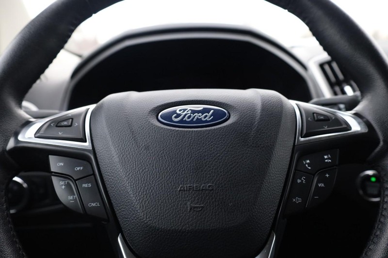 Ford Edge Vehicle Image 09