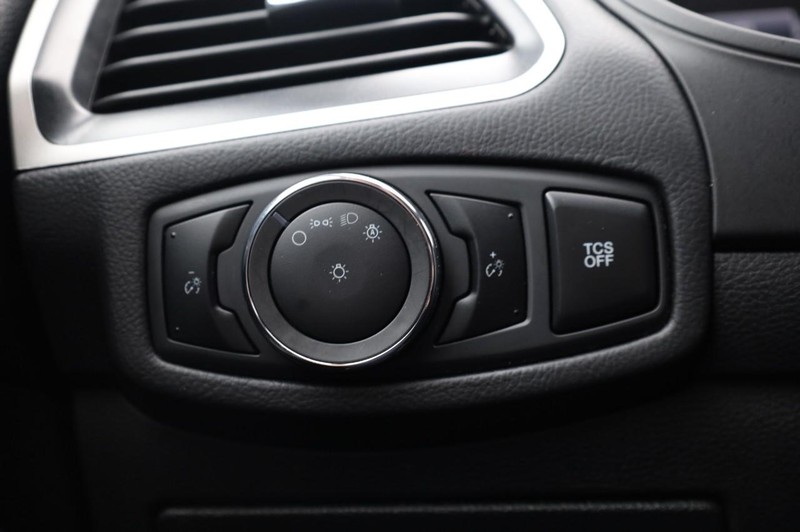 Ford Edge Vehicle Image 18