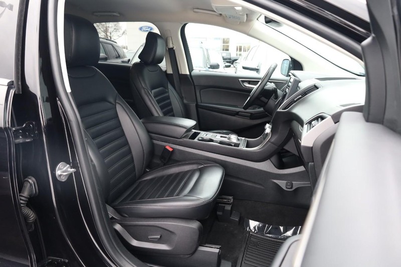 Ford Edge Vehicle Image 24
