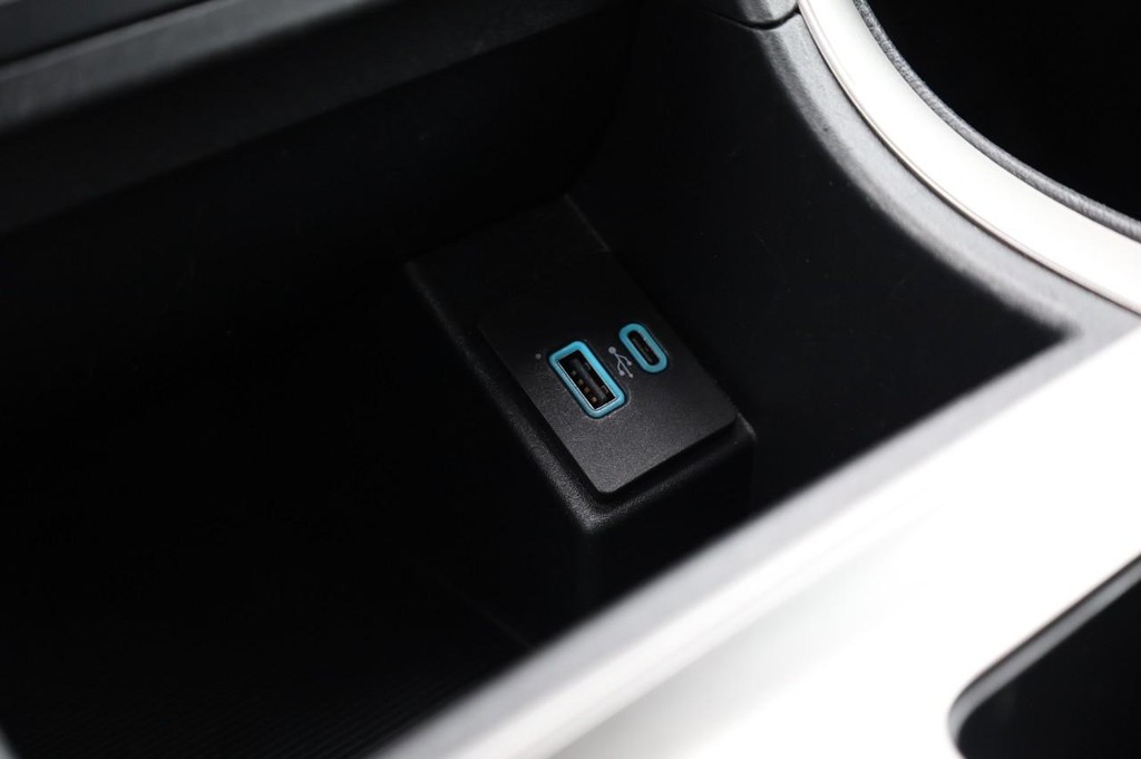 Ford Edge Vehicle Image 14