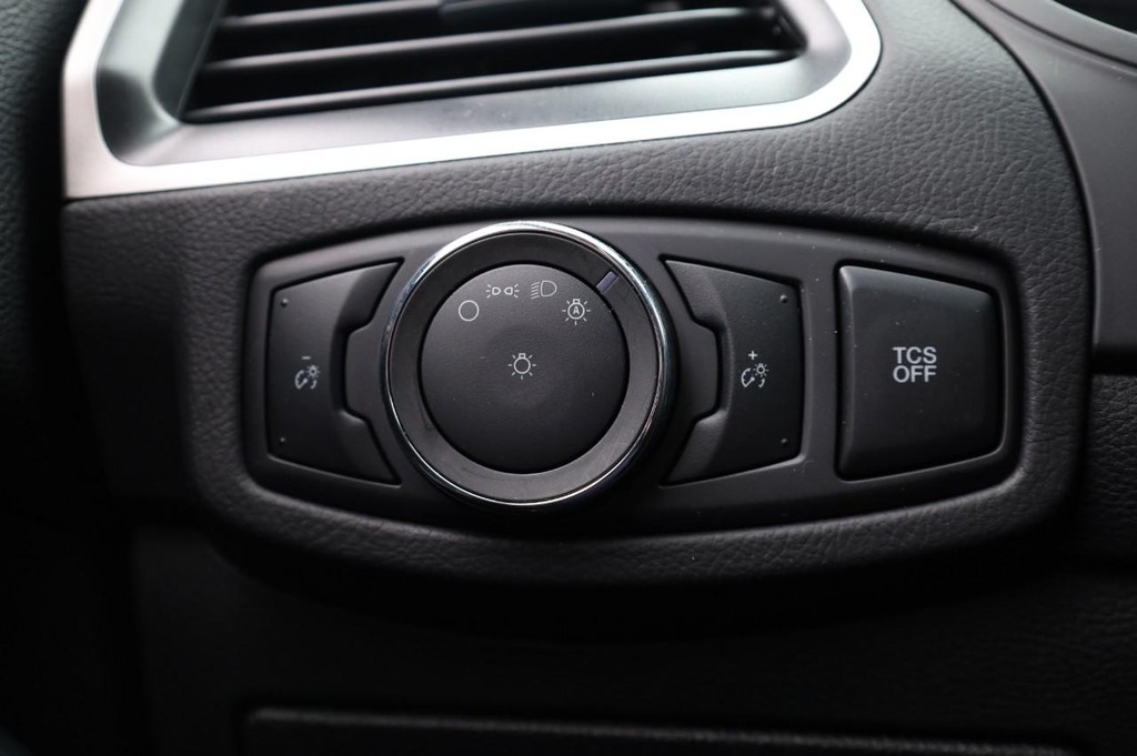 Ford Edge Vehicle Image 18