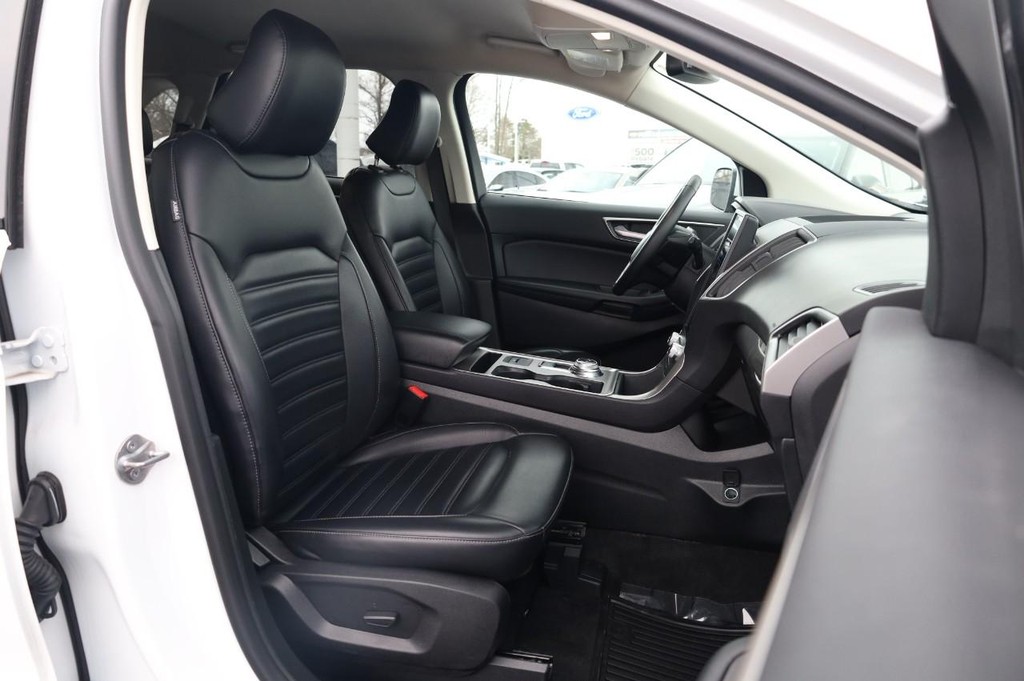 Ford Edge Vehicle Image 23