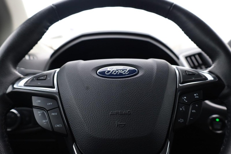 Ford Edge Vehicle Image 09