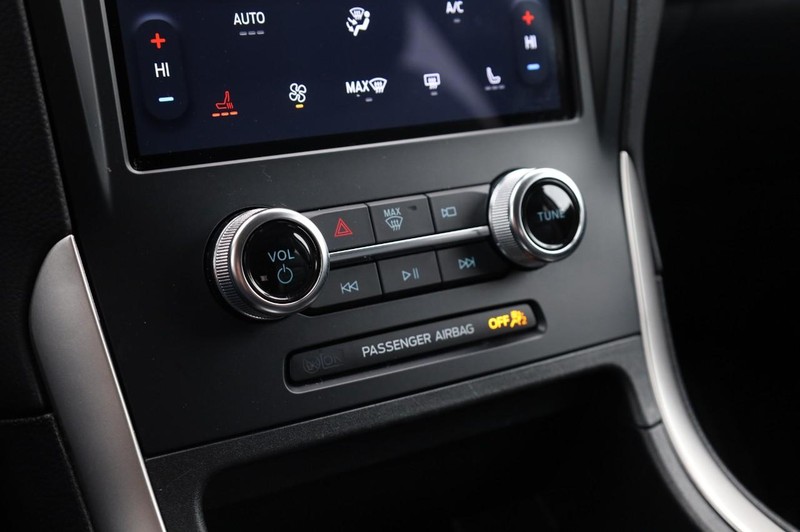 Ford Edge Vehicle Image 13