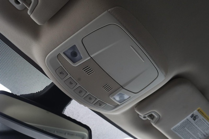 Ford Edge Vehicle Image 16