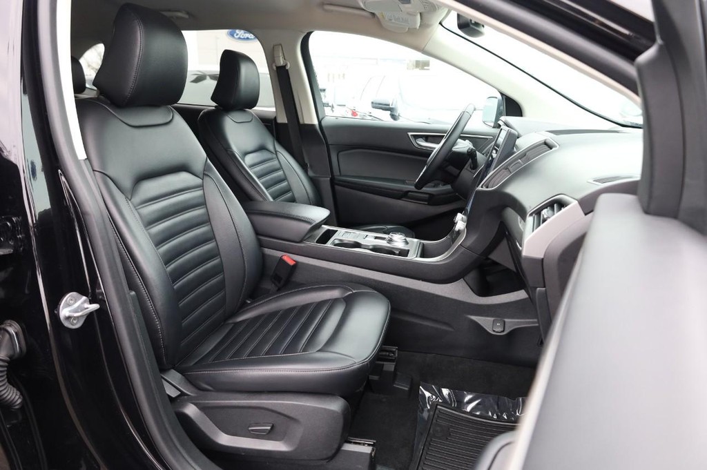 Ford Edge Vehicle Image 23