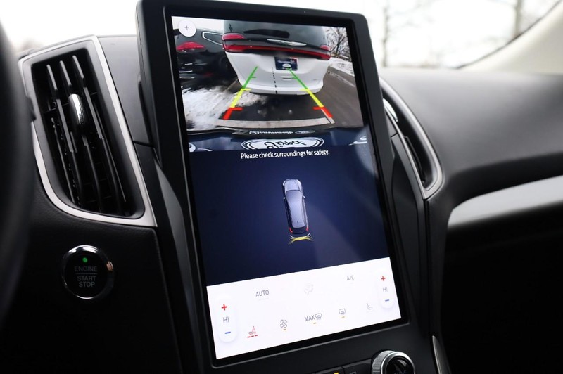 Ford Edge Vehicle Image 11