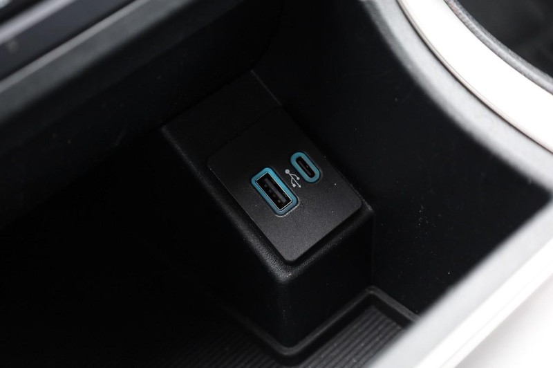 Ford Edge Vehicle Image 14