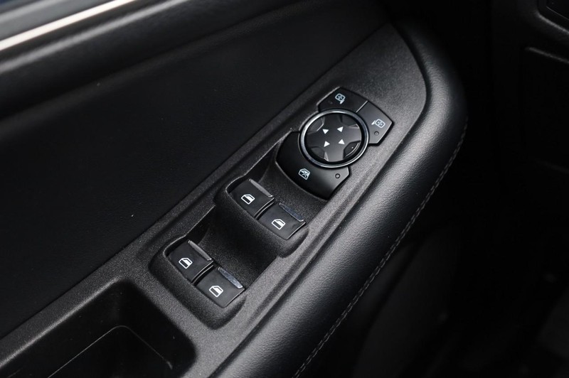 Ford Edge Vehicle Image 17