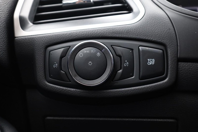 Ford Edge Vehicle Image 18