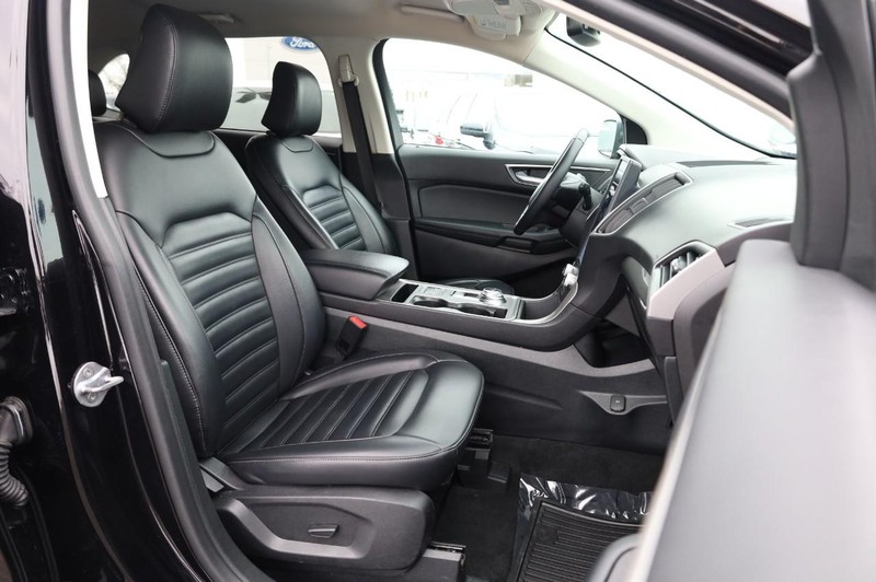 Ford Edge Vehicle Image 23