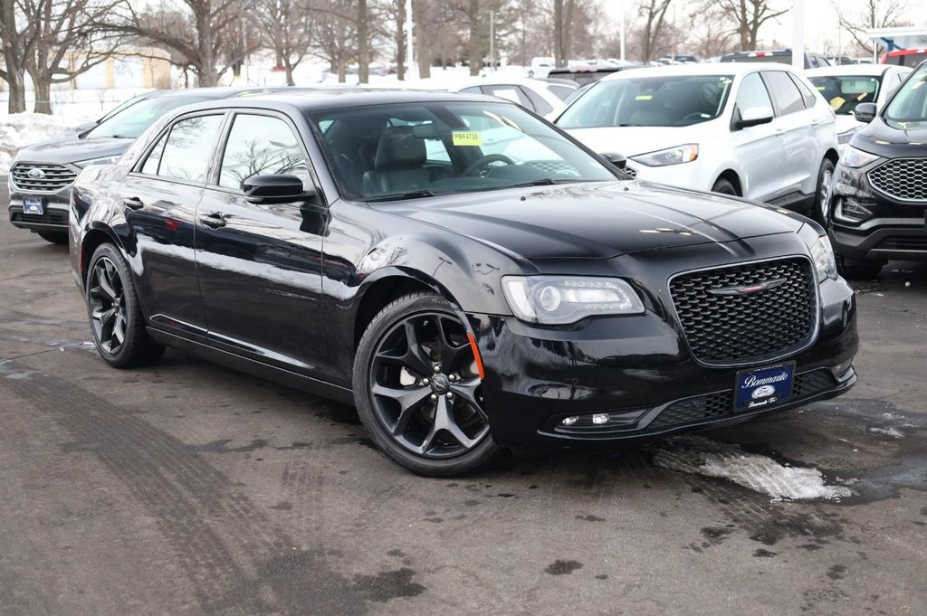 Chrysler 300 Vehicle Image 02