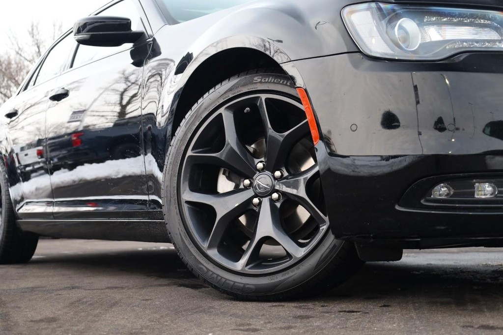 Chrysler 300 Vehicle Image 03