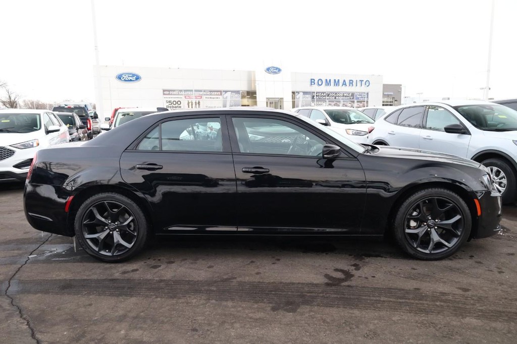 Chrysler 300 Vehicle Image 05