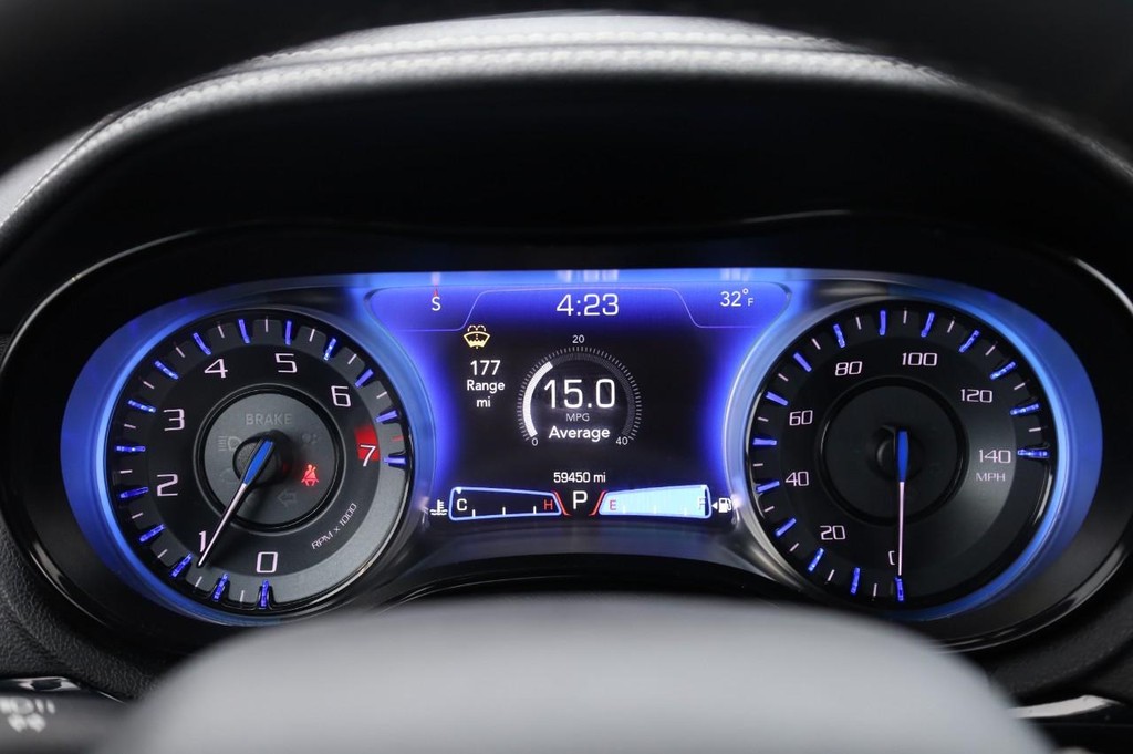 Chrysler 300 Vehicle Image 12