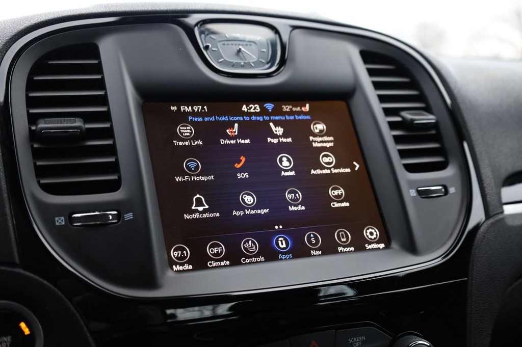 Chrysler 300 Vehicle Image 13