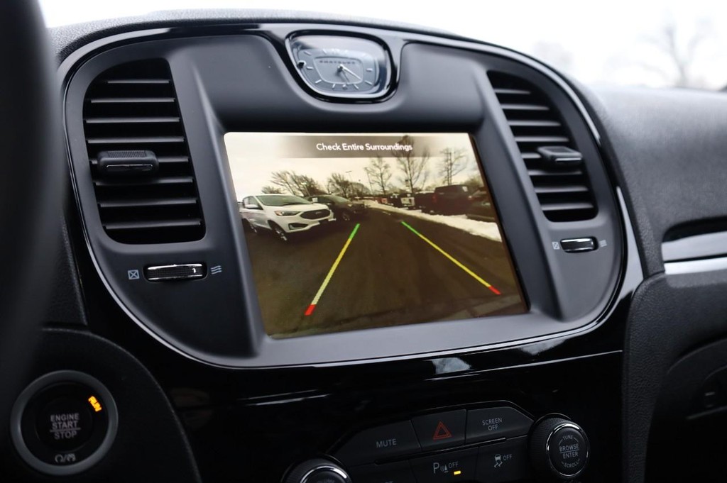 Chrysler 300 Vehicle Image 14