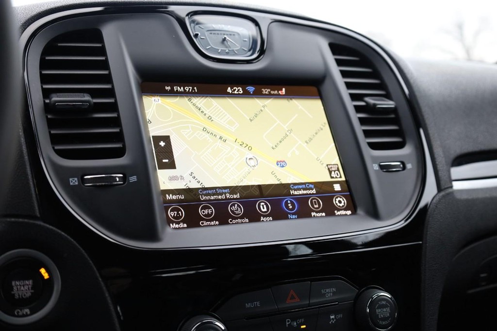 Chrysler 300 Vehicle Image 15