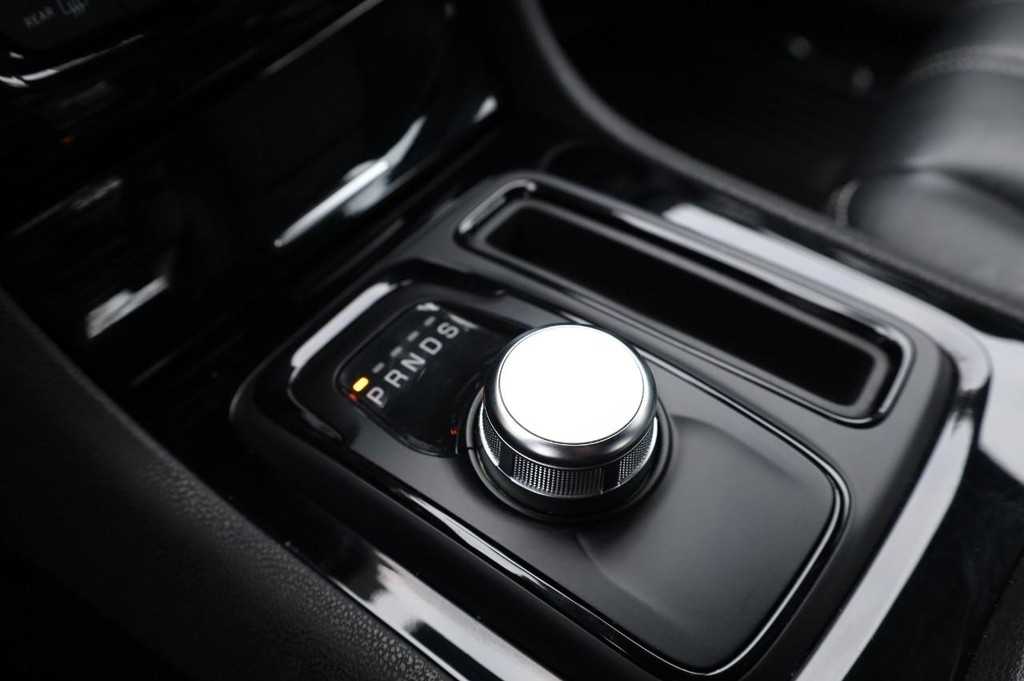 Chrysler 300 Vehicle Image 17