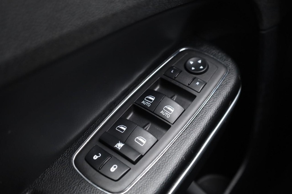 Chrysler 300 Vehicle Image 19