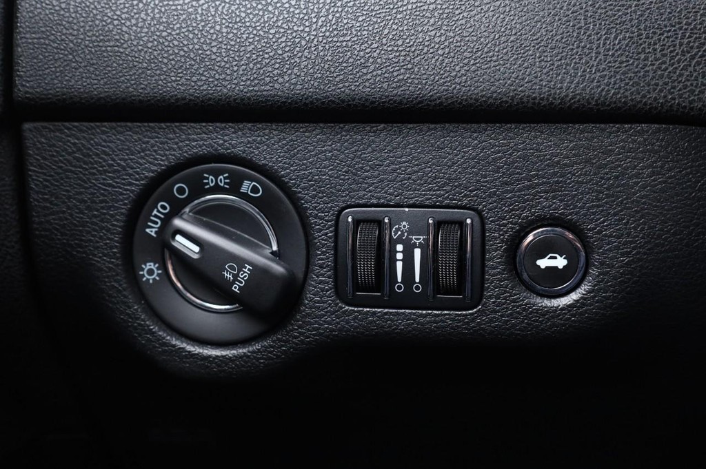 Chrysler 300 Vehicle Image 20