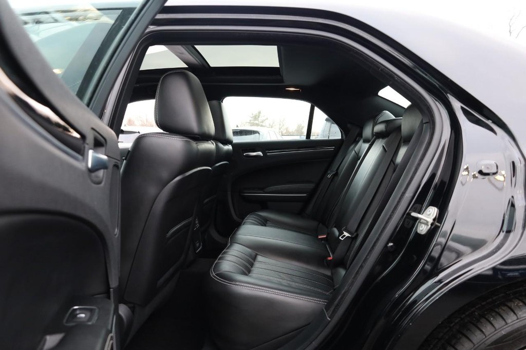 Chrysler 300 Vehicle Image 22