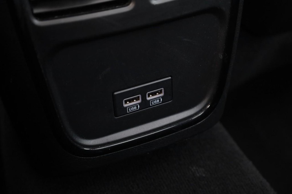 Chrysler 300 Vehicle Image 23