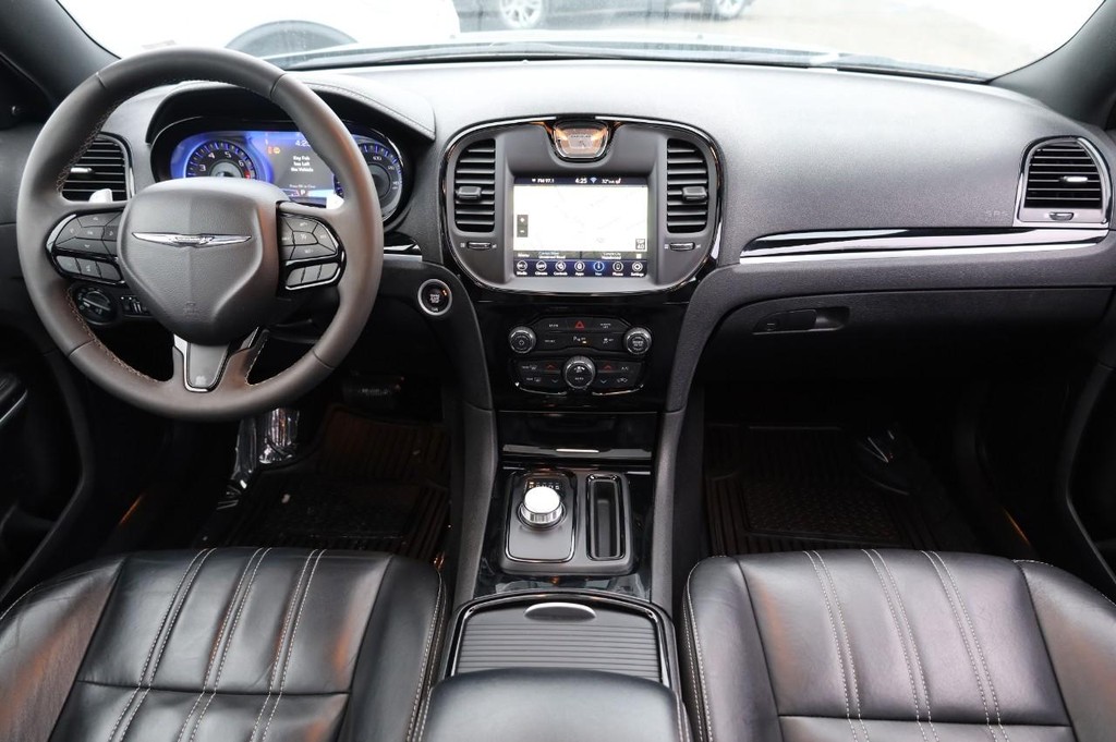 Chrysler 300 Vehicle Image 24