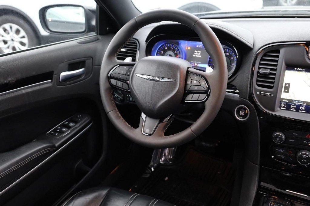 Chrysler 300 Vehicle Image 25