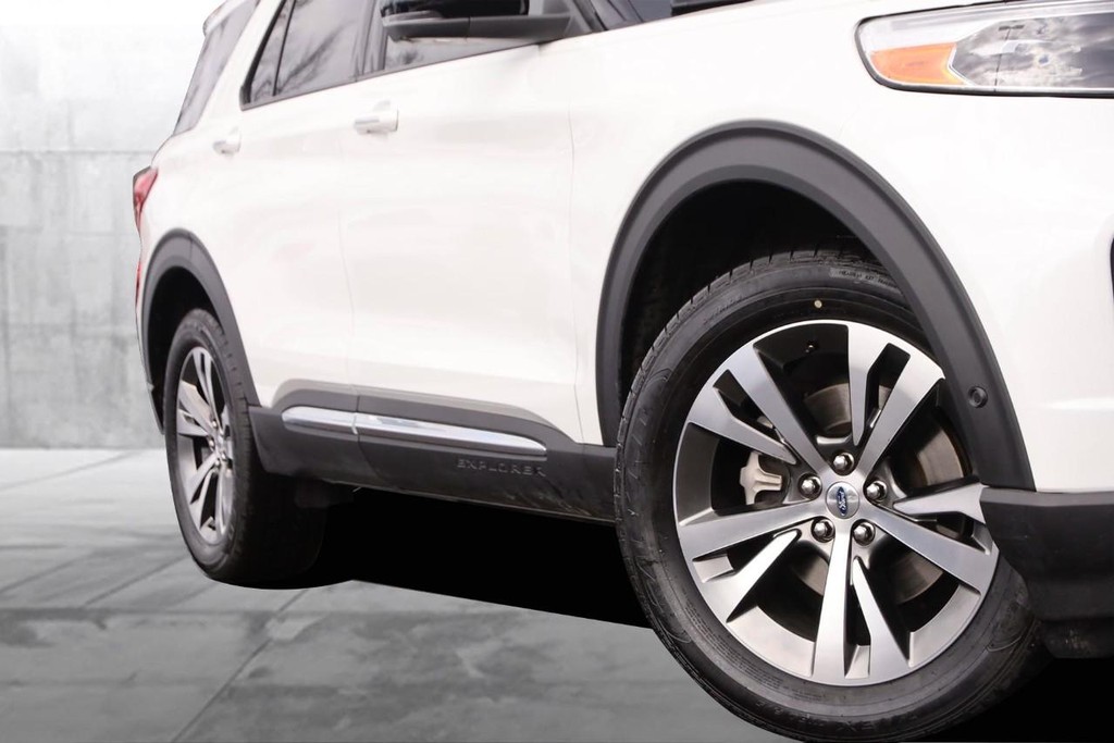 Ford Explorer Vehicle Image 03